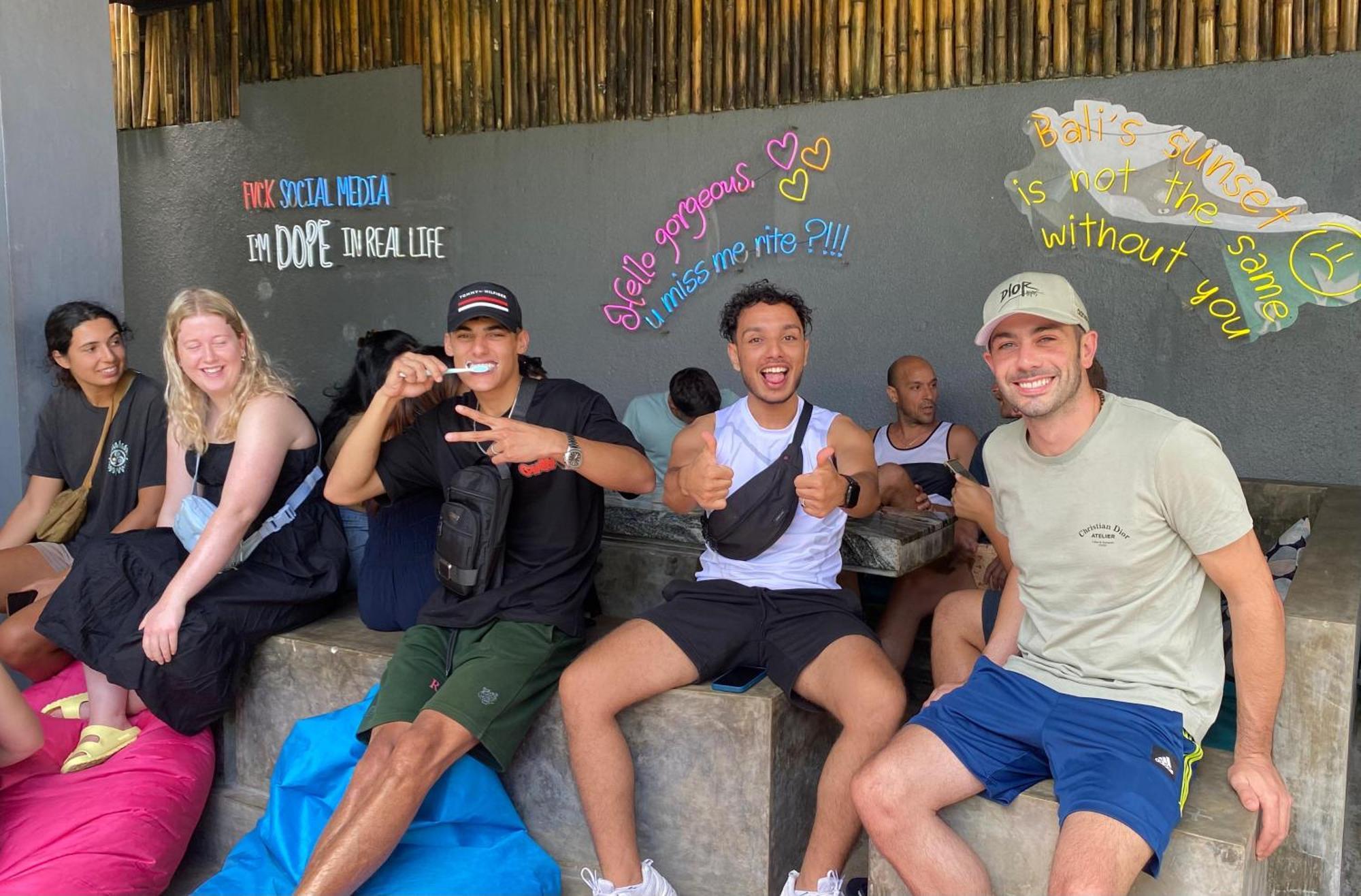A Pousada Stellar Capsules Seminyak Exterior foto The crew of the film