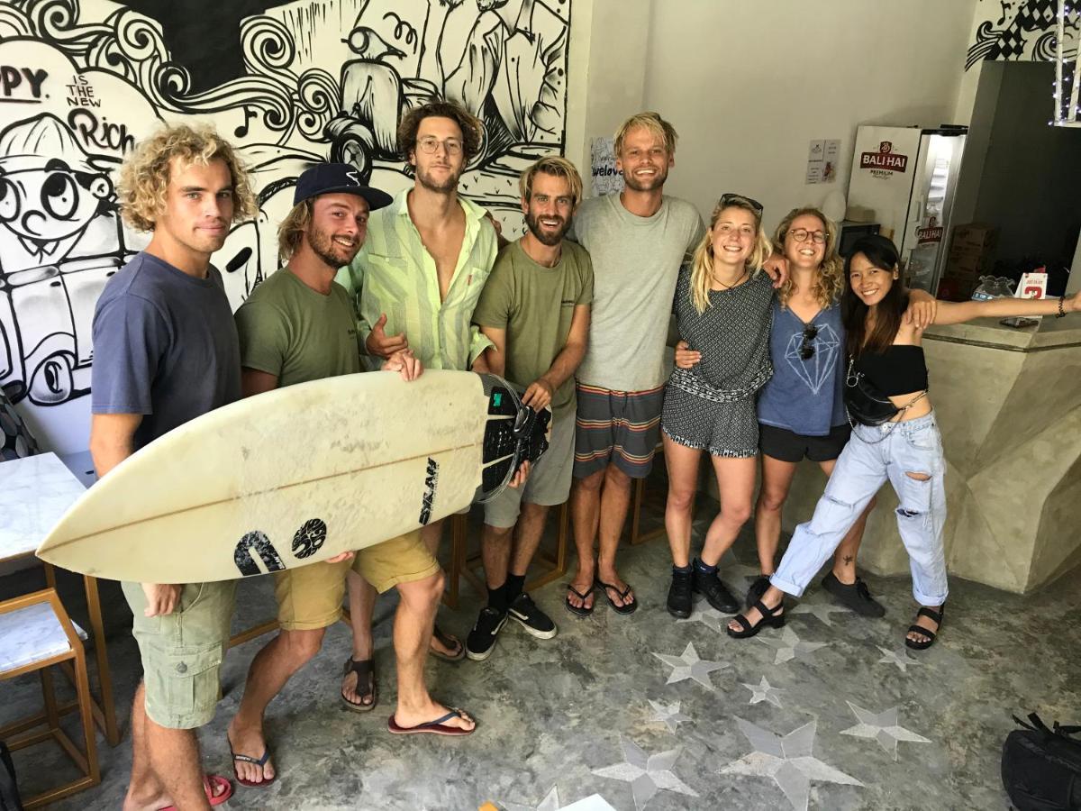A Pousada Stellar Capsules Seminyak Exterior foto The team of the film