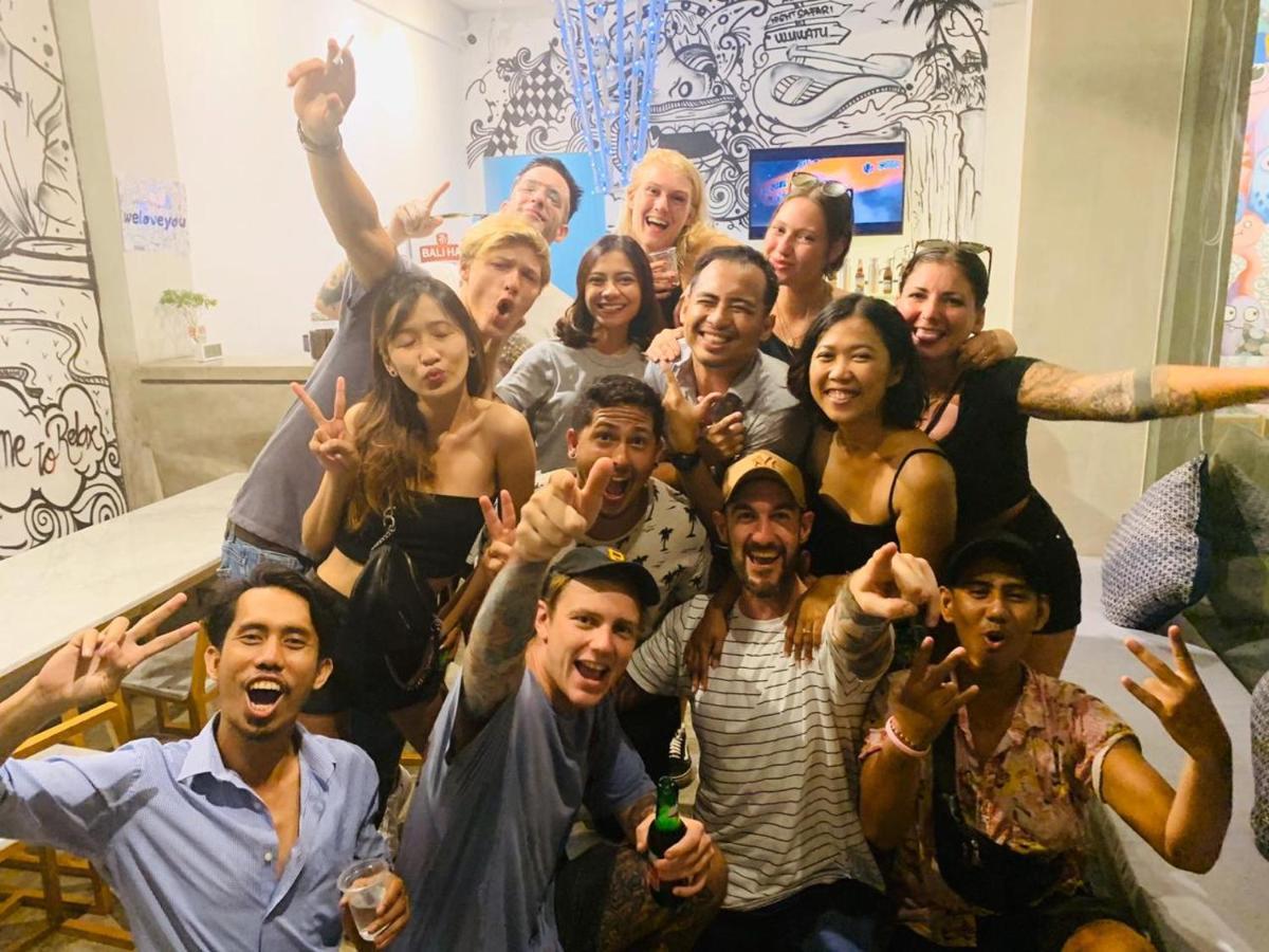 A Pousada Stellar Capsules Seminyak Exterior foto The cast of The Real L Word