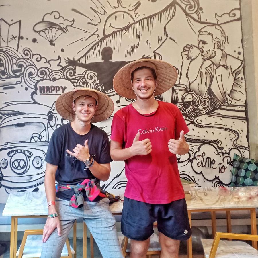 A Pousada Stellar Capsules Seminyak Exterior foto The Shaolin monks at the Shiply