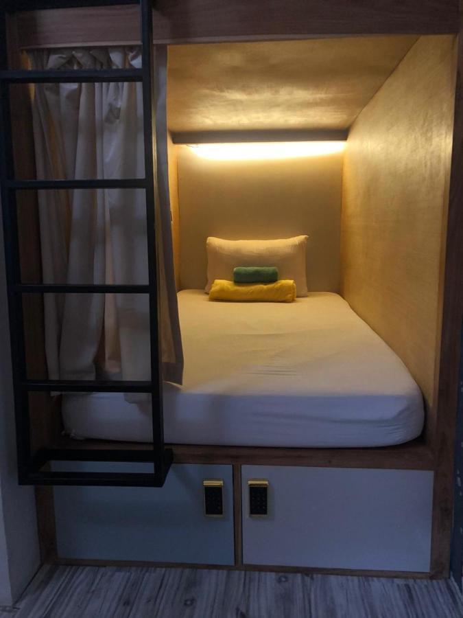 A Pousada Stellar Capsules Seminyak Exterior foto A capsule bed