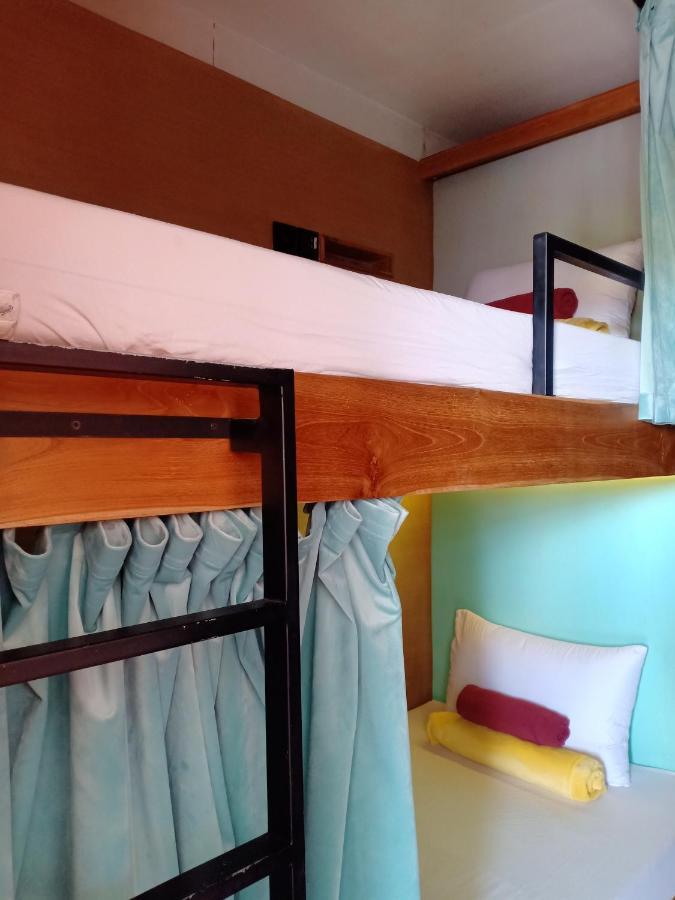 A Pousada Stellar Capsules Seminyak Exterior foto A bunk bed