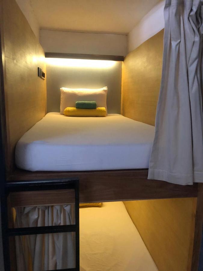 A Pousada Stellar Capsules Seminyak Exterior foto A capsule hotel room