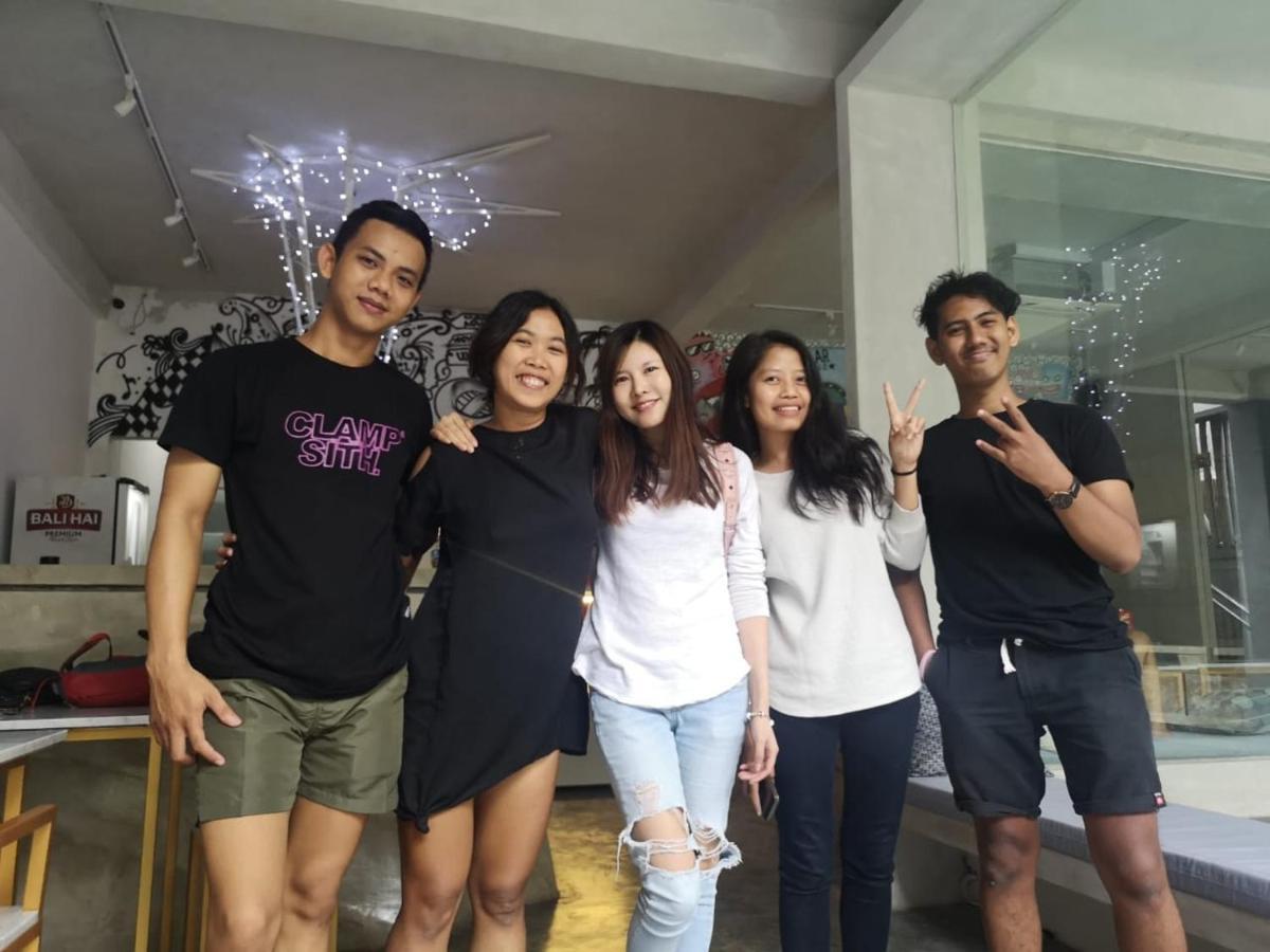 A Pousada Stellar Capsules Seminyak Exterior foto The cast of the film