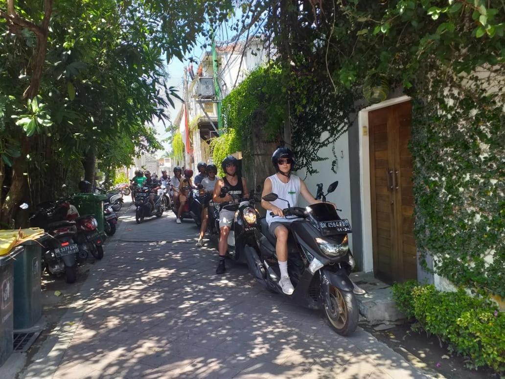 A Pousada Stellar Capsules Seminyak Exterior foto Street in Canggu