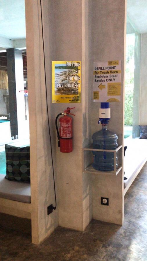 A Pousada Stellar Capsules Seminyak Exterior foto A fire extinguisher in a public place